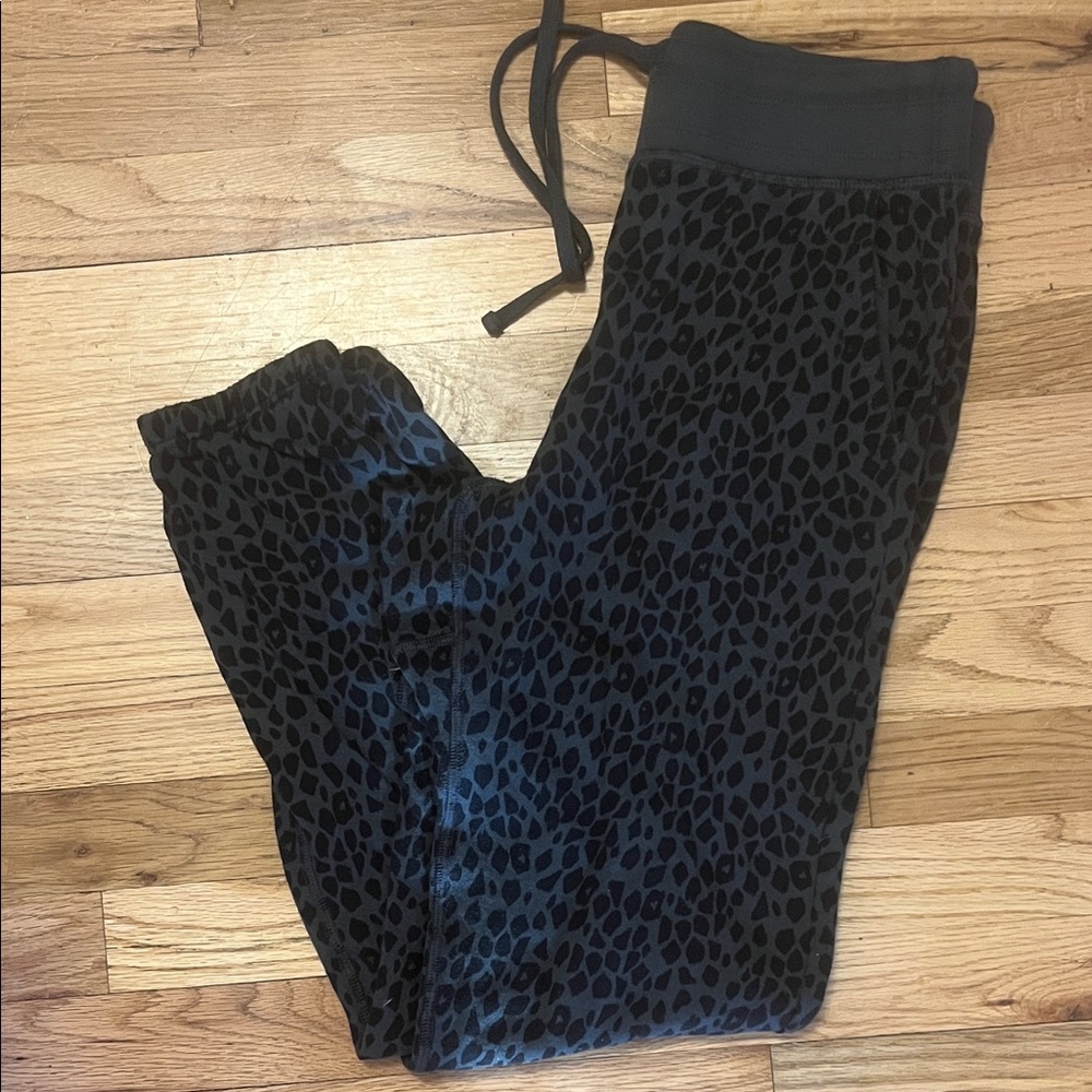🔥🔥NWT Unsubscribed Black Leopard Print Joggers